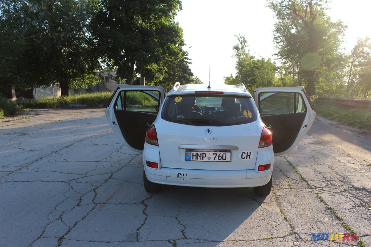 2010' Renault Clio photo #4