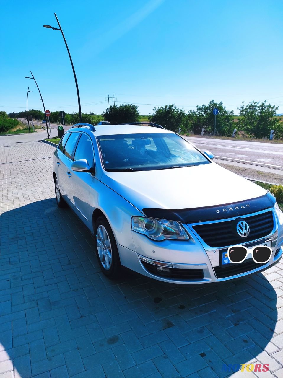 2009' Volkswagen Passat photo #3