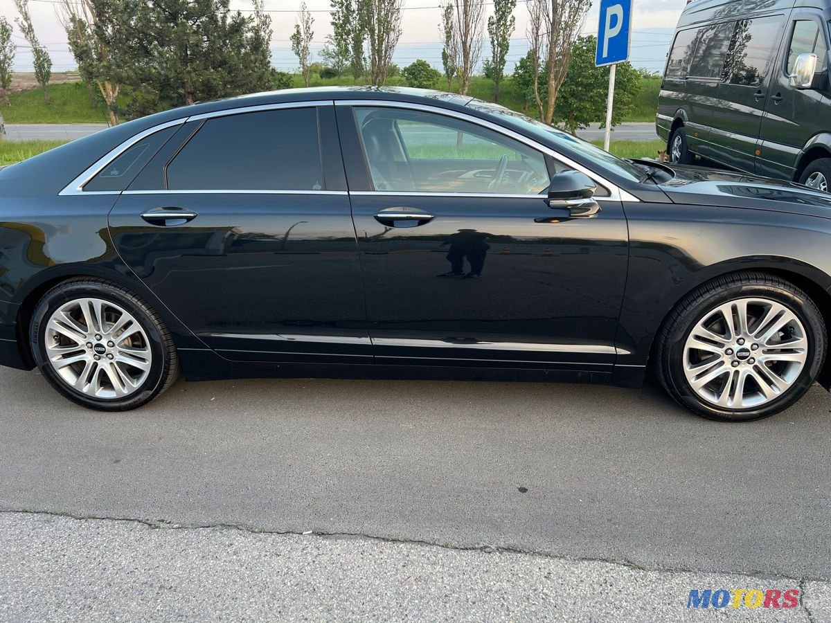 2013' Lincoln MKZ photo #3