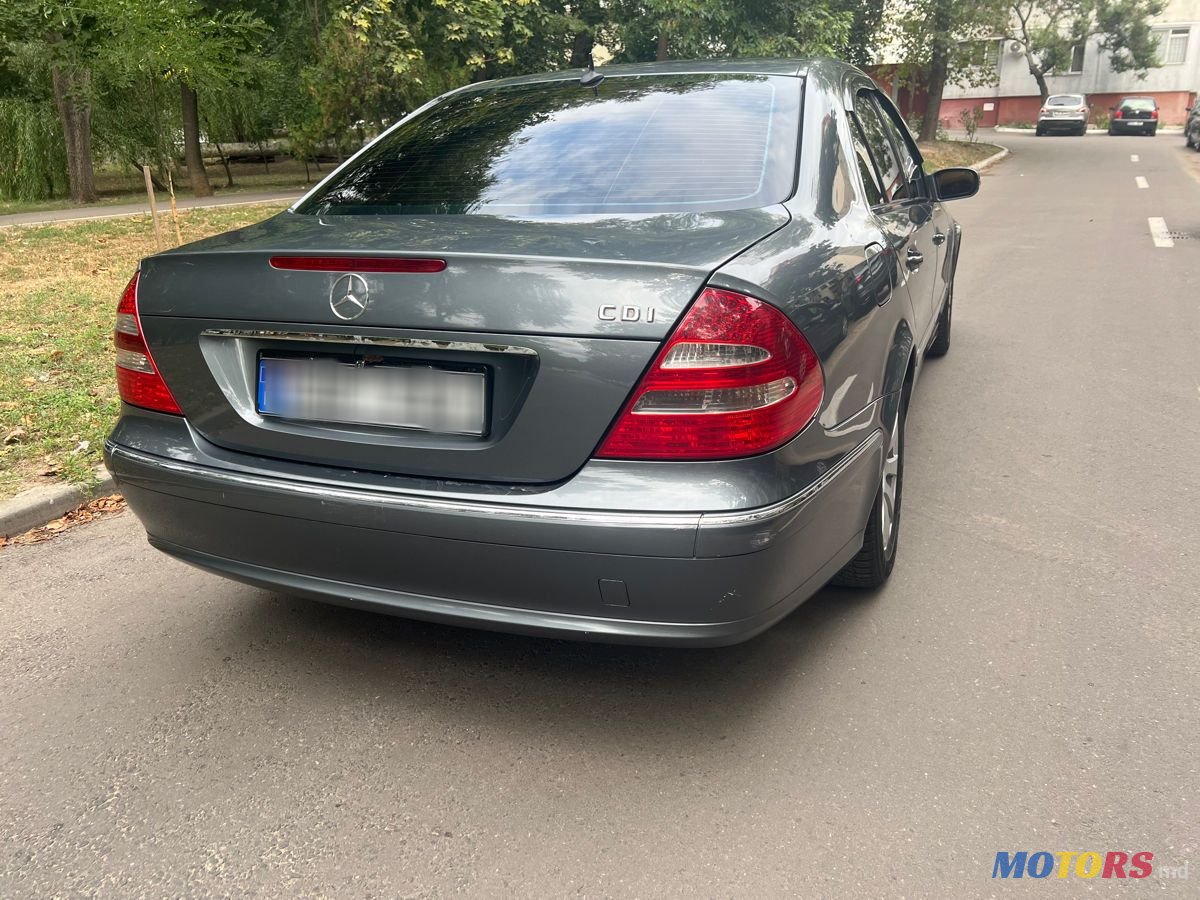 2004' Mercedes-Benz E-Class photo #3