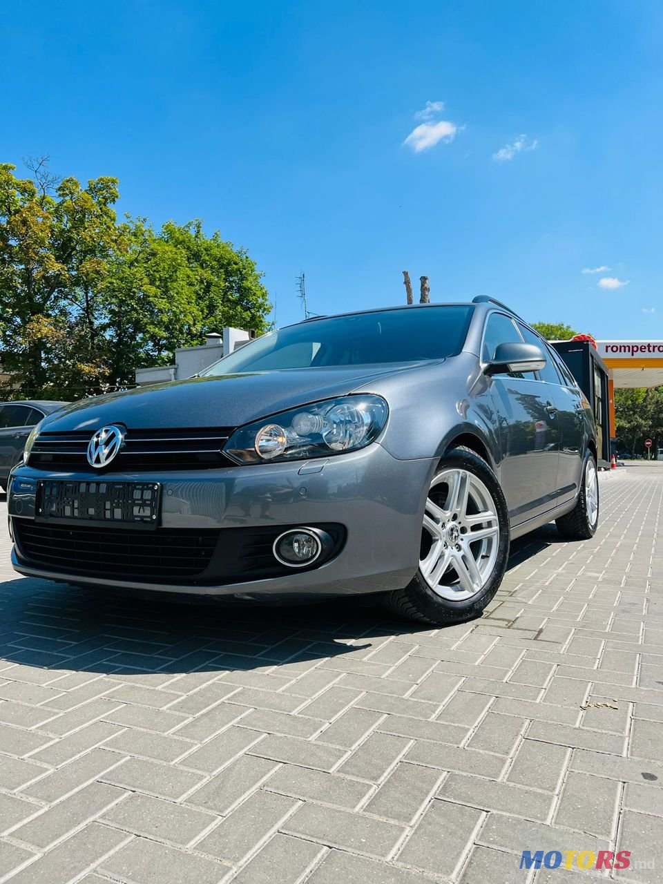 2012' Volkswagen Golf photo #1