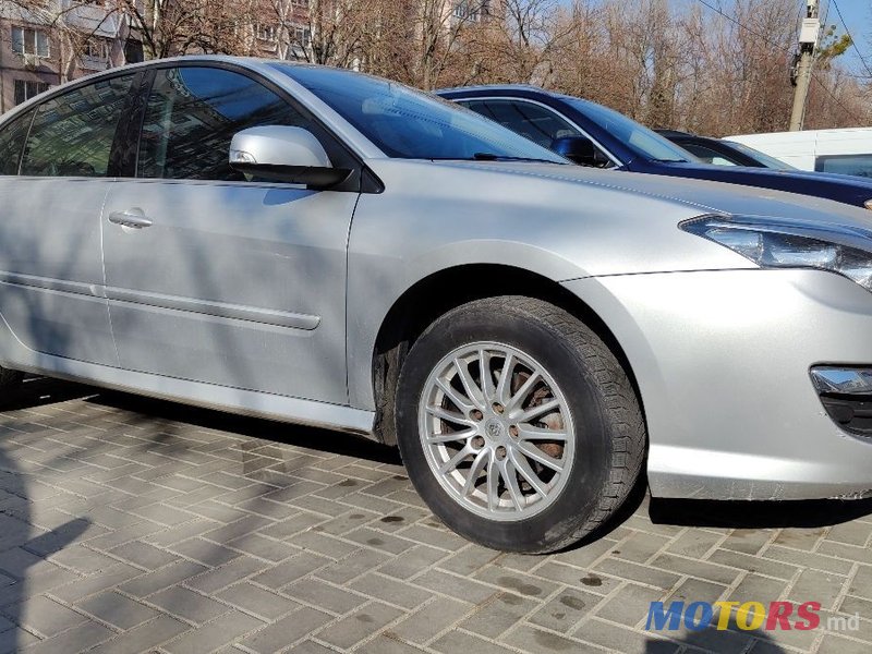 2011' Renault Laguna photo #1