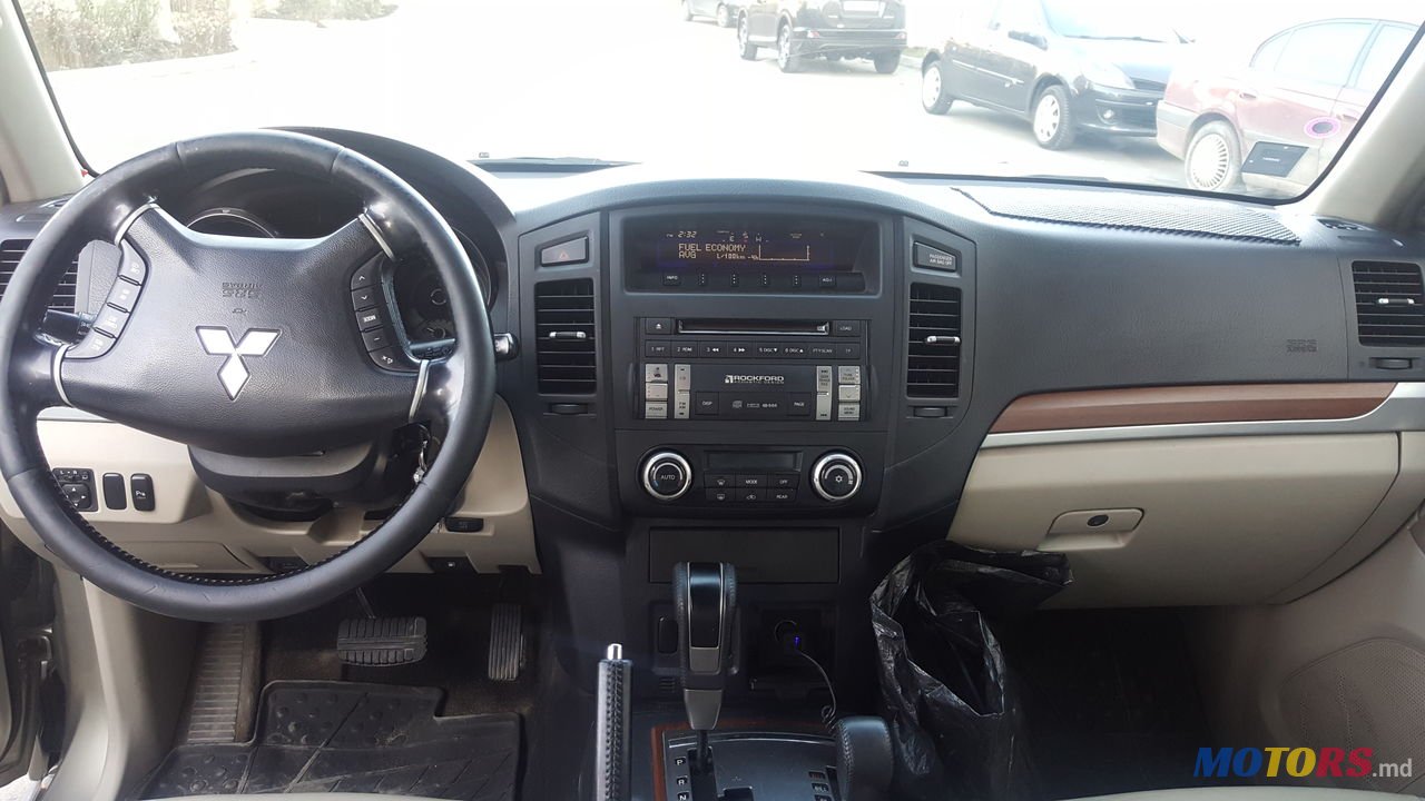 2008' Mitsubishi Pajero photo #6