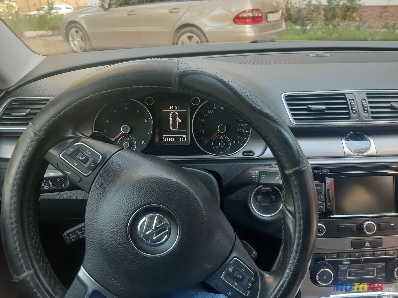 2011' Volkswagen Passat photo #5