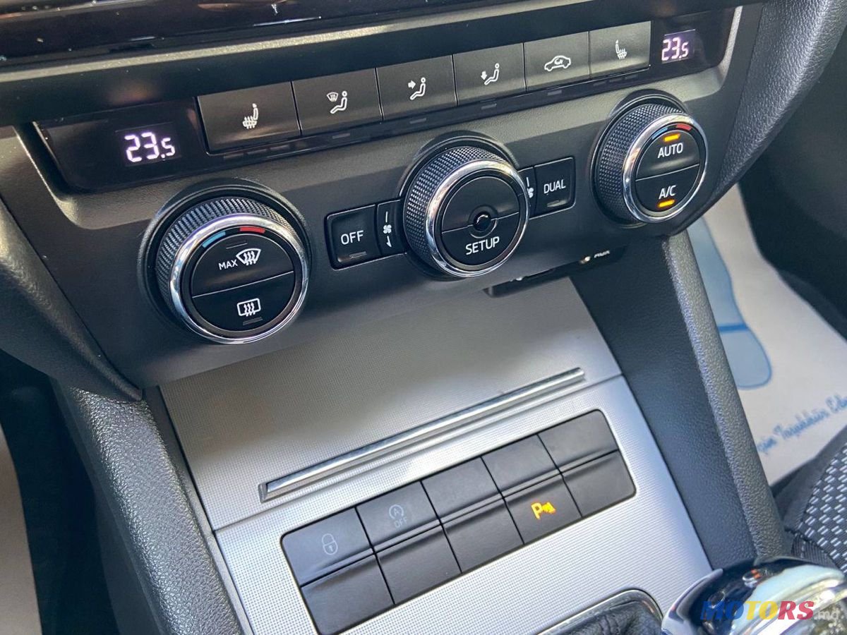 2013' Skoda Octavia photo #6