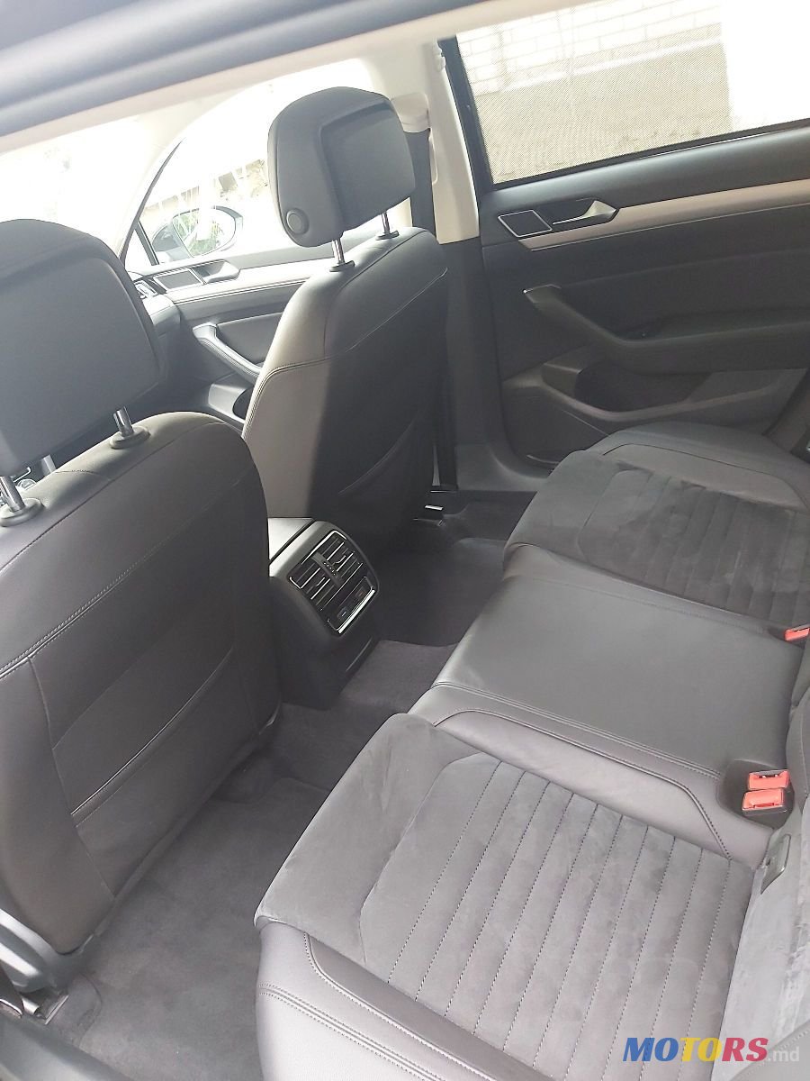 2015' Volkswagen Passat photo #4