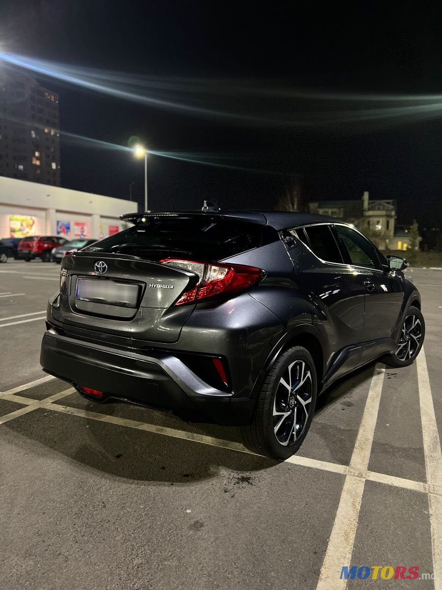 2018' Toyota C-HR photo #2