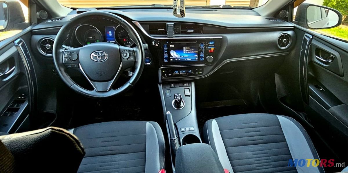 2015' Toyota Auris photo #2