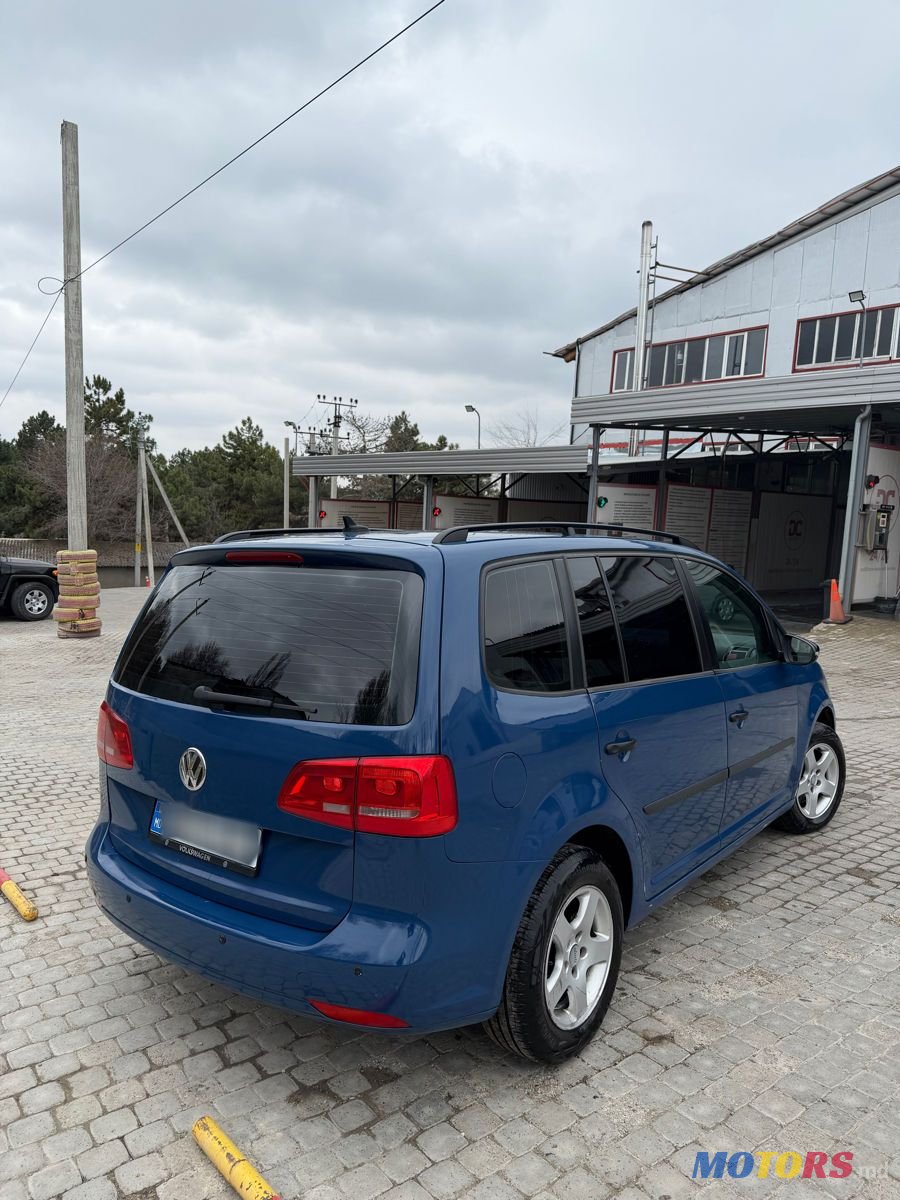 2011' Volkswagen Touran photo #4