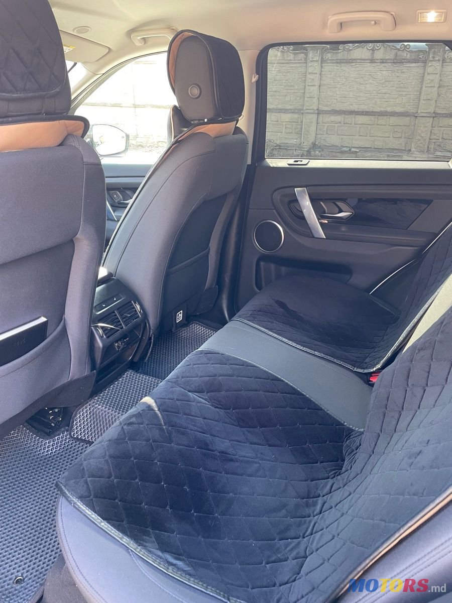 2023' Land Rover Discovery Sport photo #6