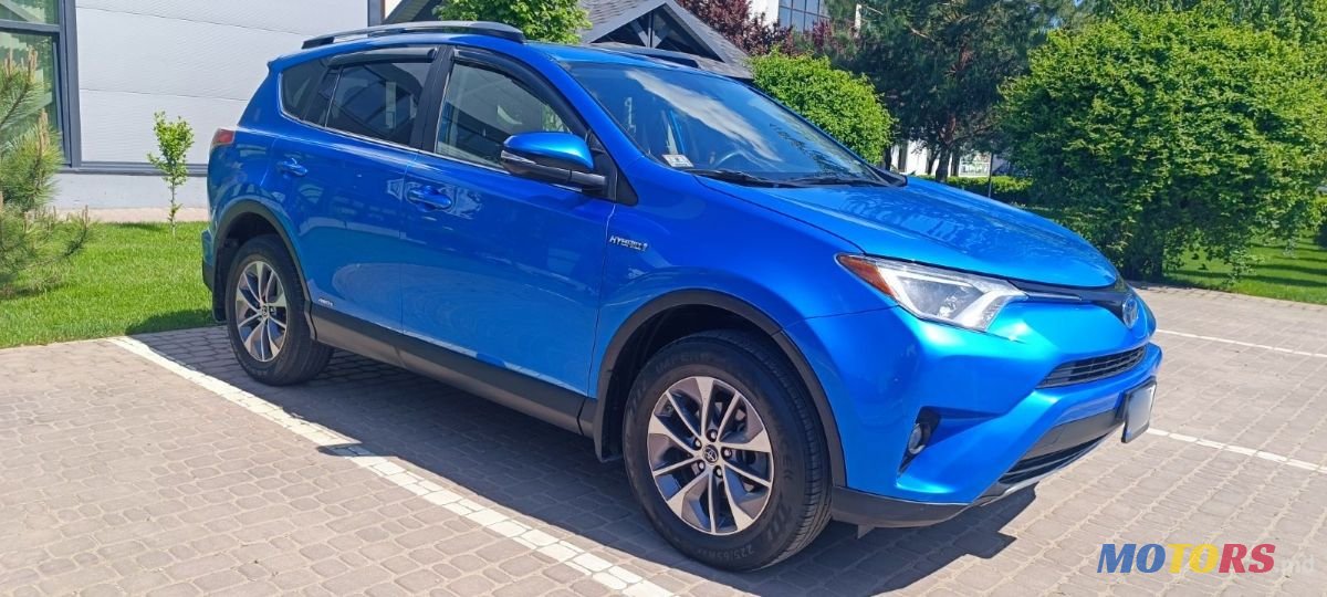 2018' Toyota RAV4 photo #2