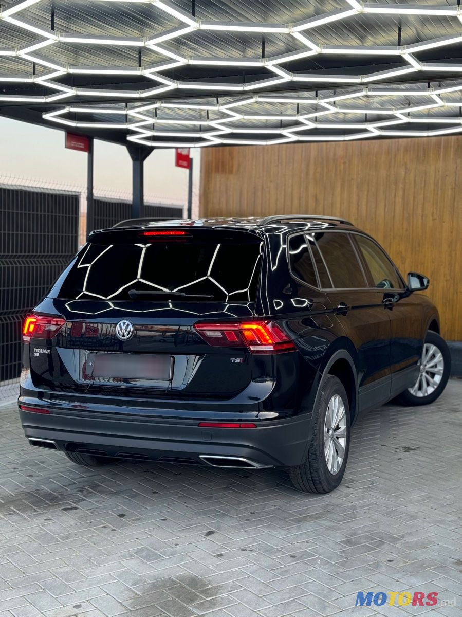 2018' Volkswagen Tiguan photo #6