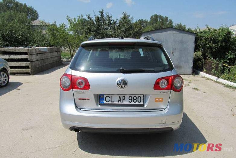 2010' Volkswagen Passat photo #2