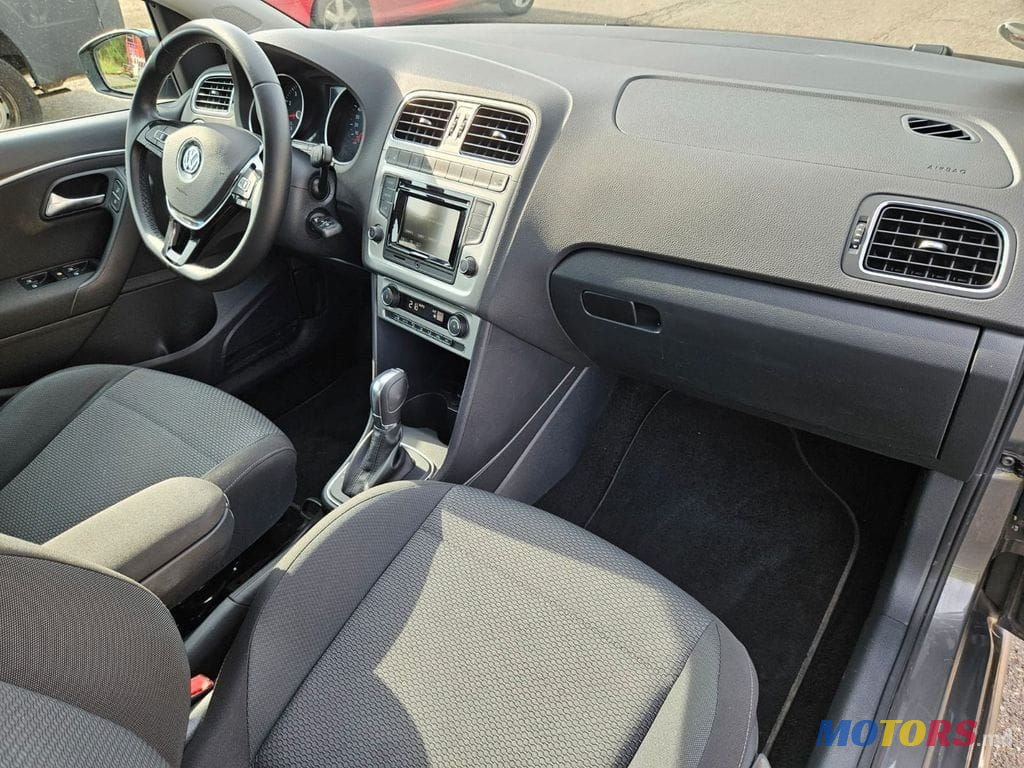 2014' Volkswagen Polo photo #6