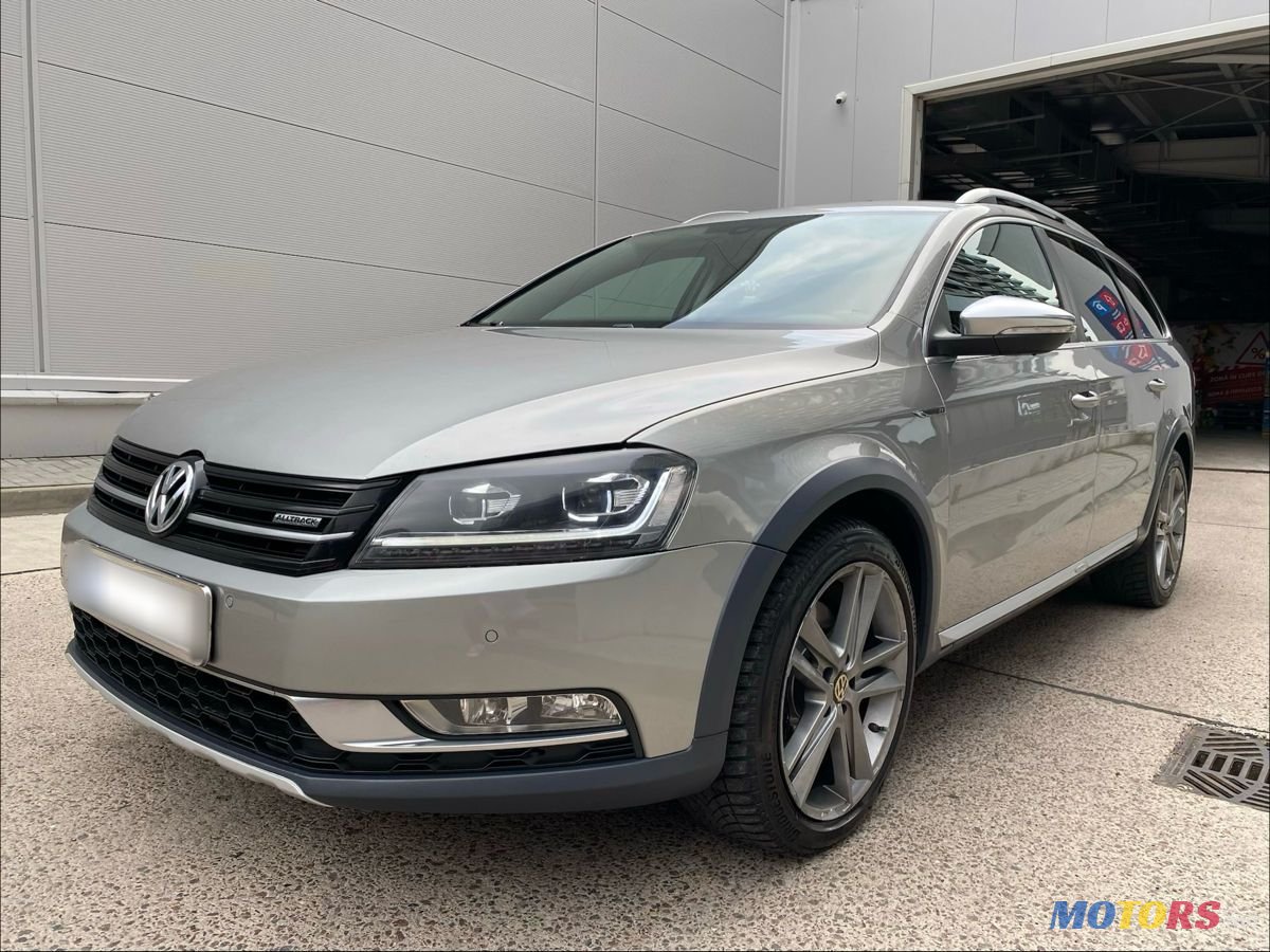 2012' Volkswagen Passat photo #5