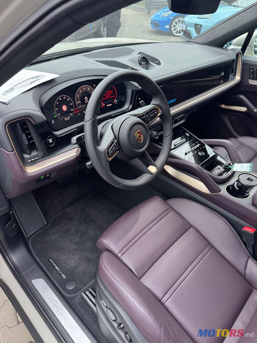 2024' Porsche Cayenne Coupe photo #5