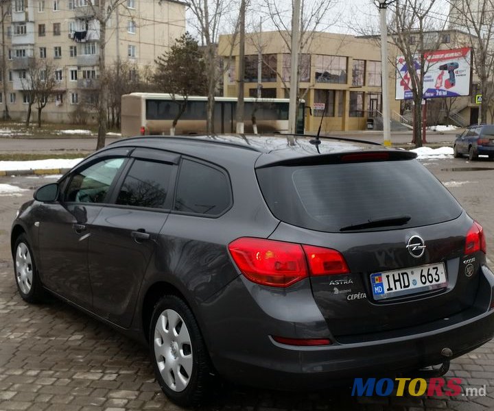 2012' Opel Astra J photo #2