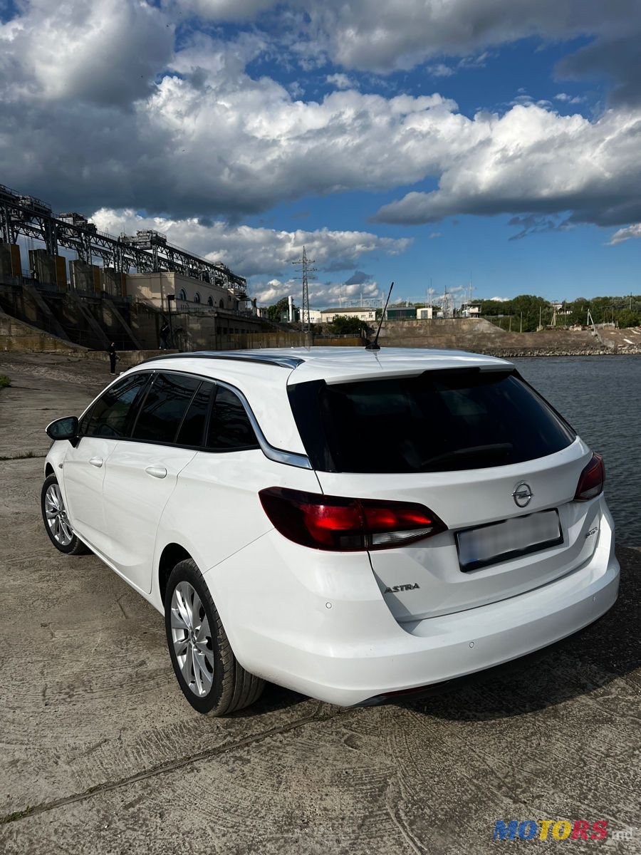 2018' Opel Astra photo #2