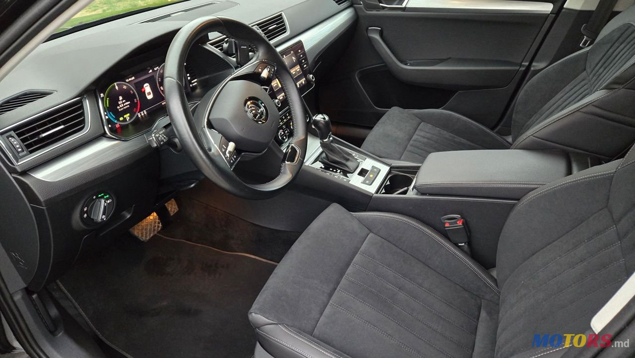 2022' Skoda Superb photo #5