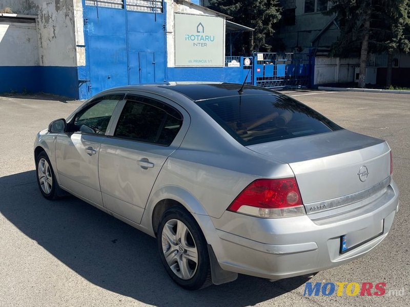 2010' Opel Astra photo #1
