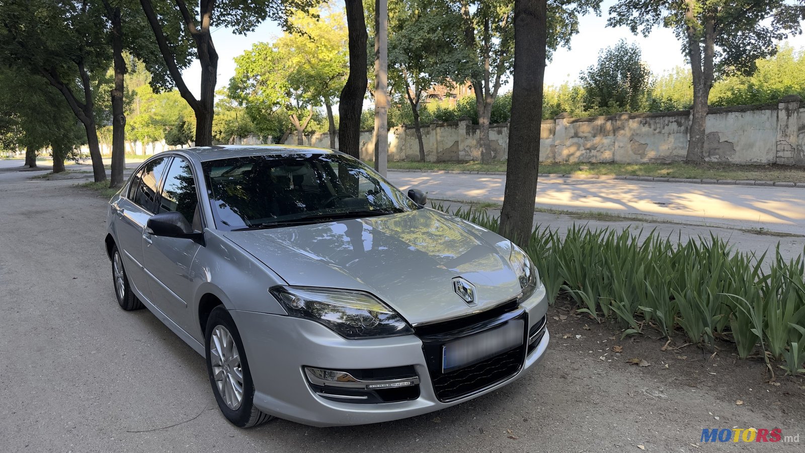 2014' Renault Laguna photo #1
