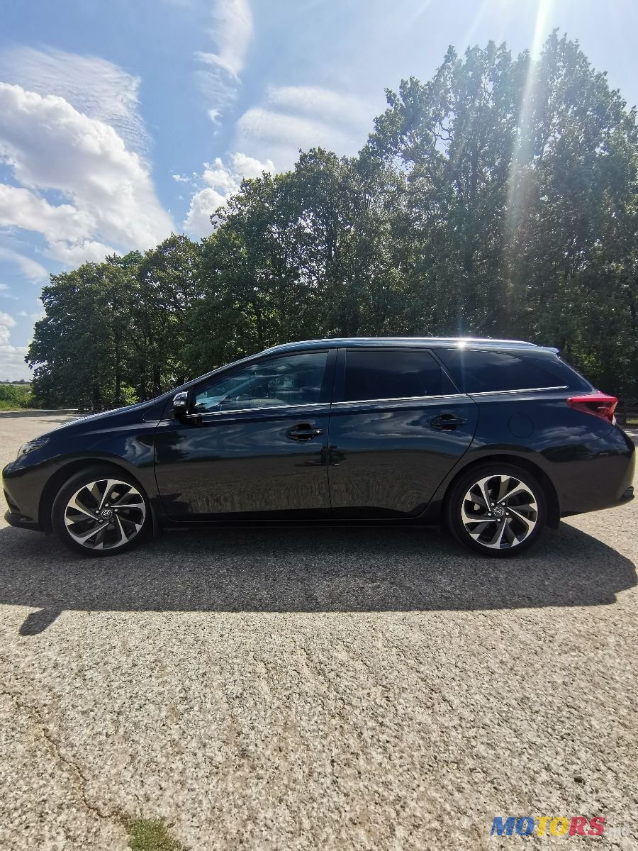 2015' Toyota Auris photo #1