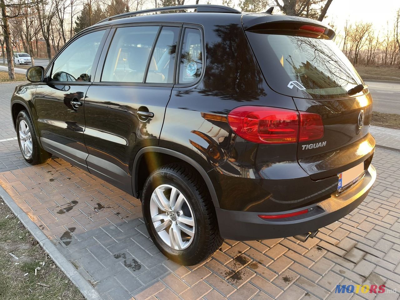 2016' Volkswagen Tiguan photo #3