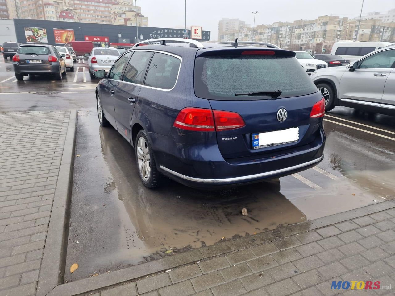 2011' Volkswagen Passat photo #3