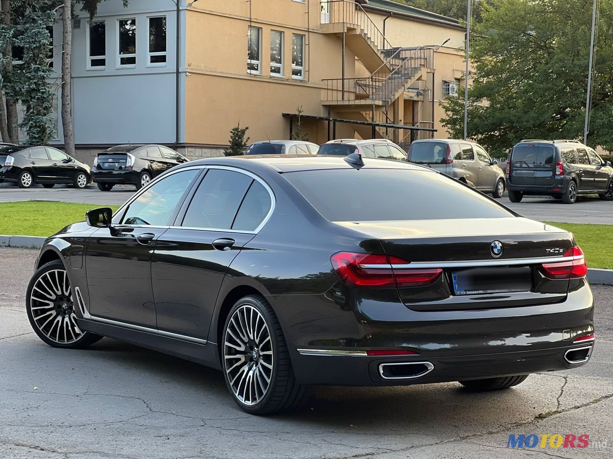 2016' BMW 7 Series photo #2
