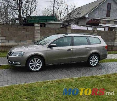 2011' Volkswagen Passat photo #3