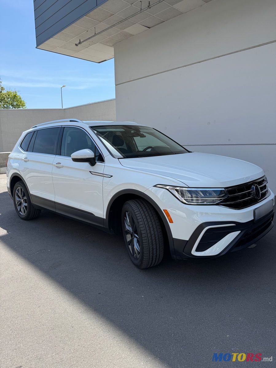 2022' Volkswagen Tiguan photo #2