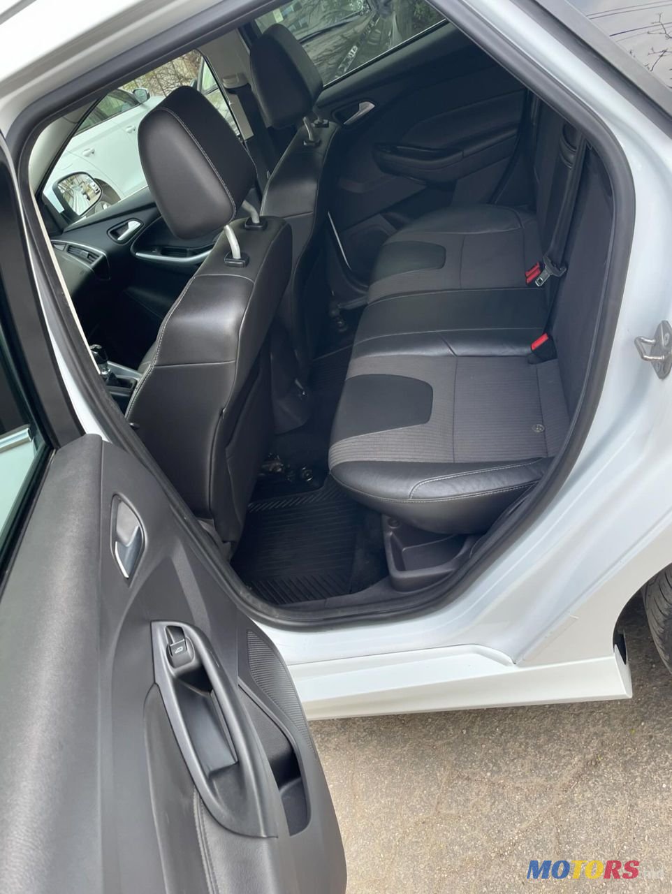 2013' Ford Focus photo #6