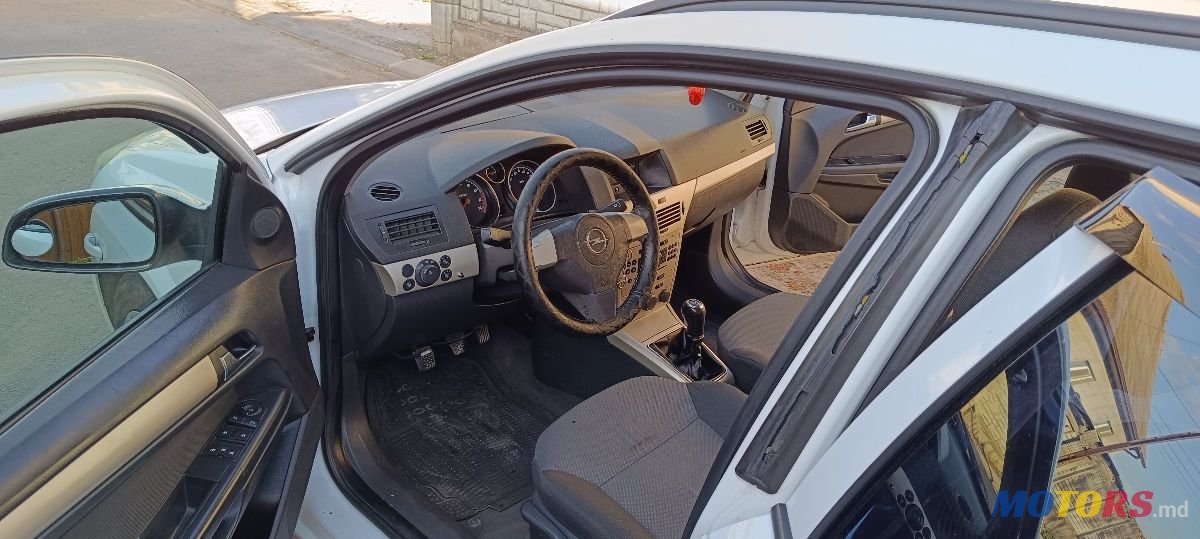 2008' Opel Astra photo #4