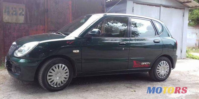 2003' Daihatsu Sirion photo #1