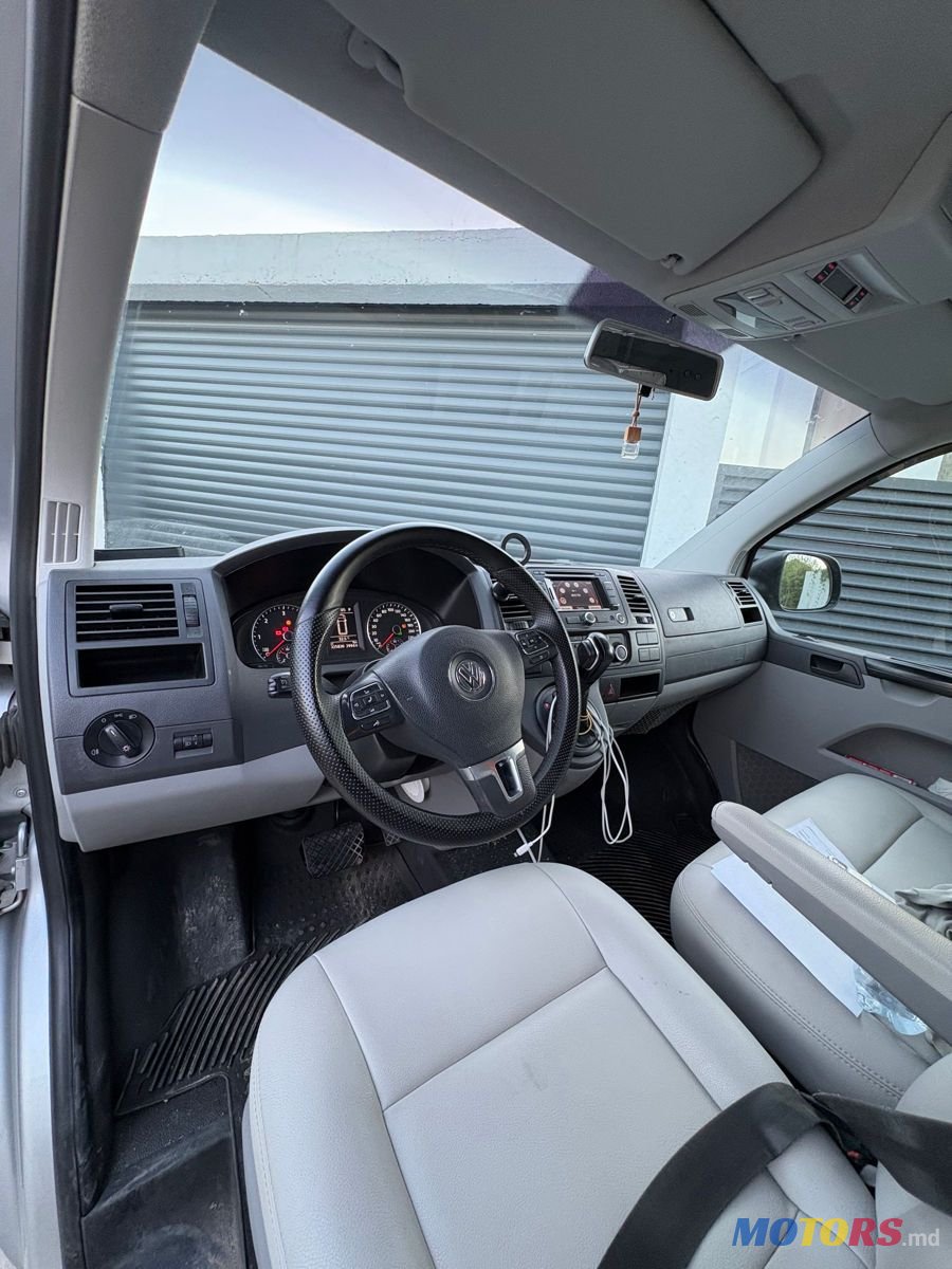 2015' Volkswagen Transporter photo #6