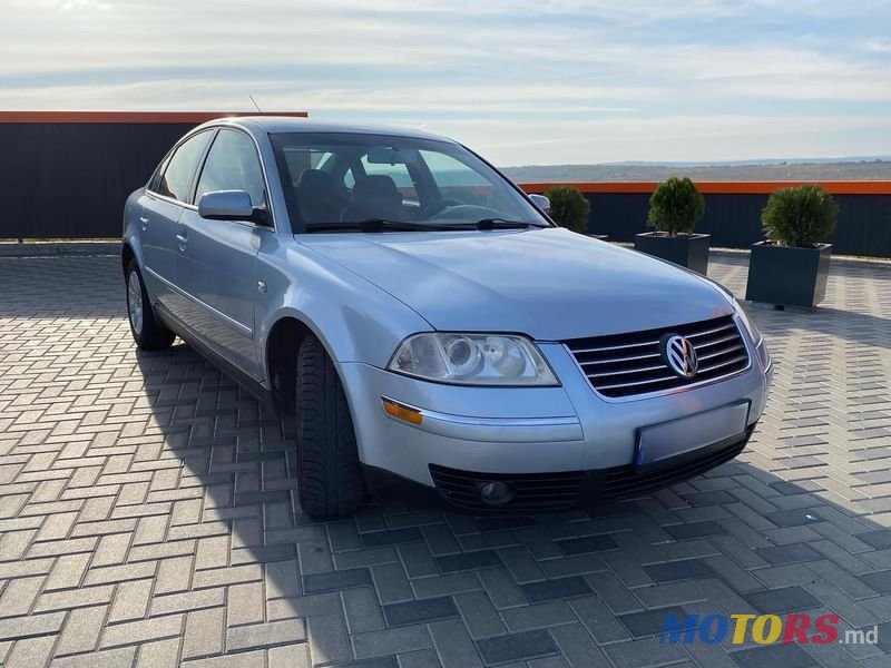 2002' Volkswagen Passat photo #2