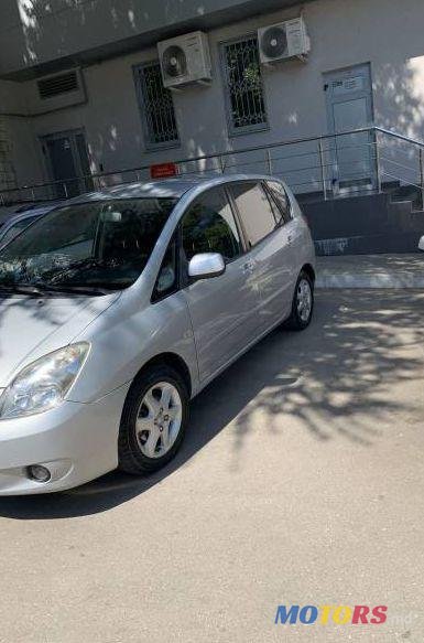 2003' Toyota Corolla Verso photo #1