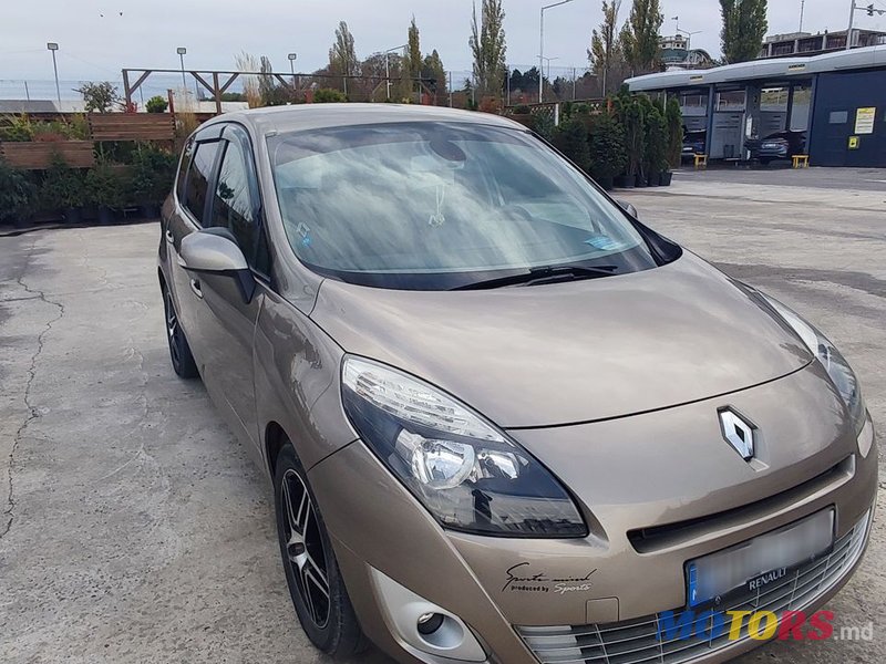 2010' Renault Grand Scenic photo #5