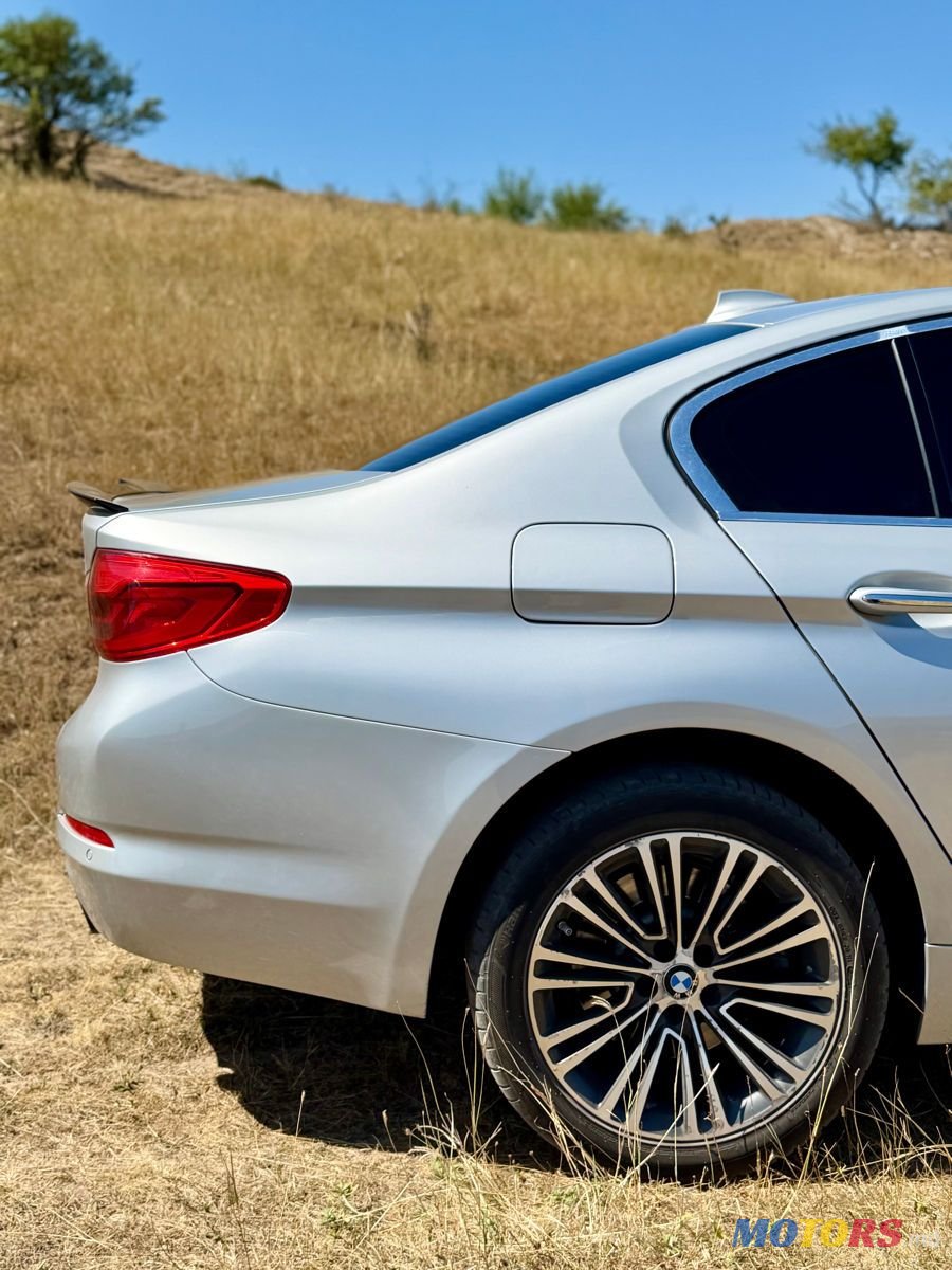 2017' BMW 5 Series photo #2