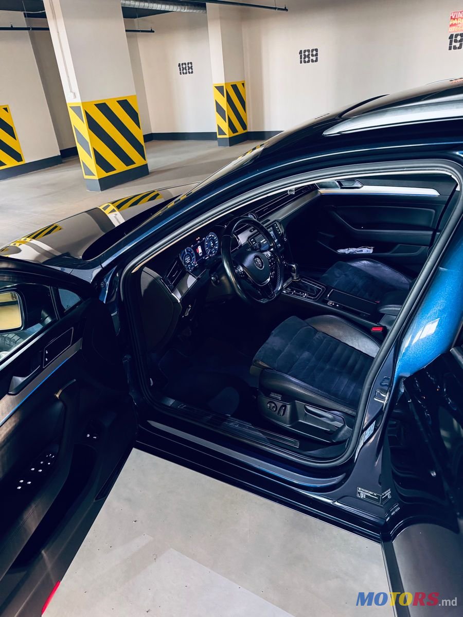 2016' Volkswagen Passat photo #6