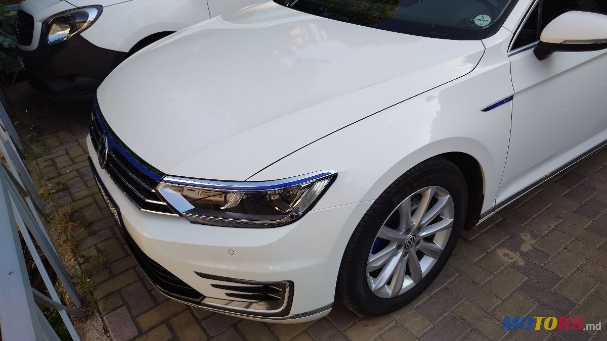 2016' Volkswagen Passat photo #3