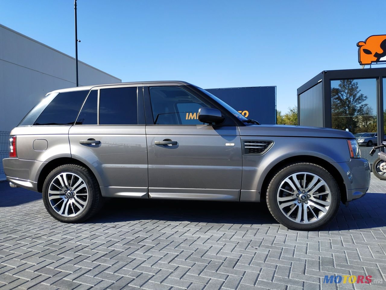 2011' Land Rover Range Rover Sport photo #3