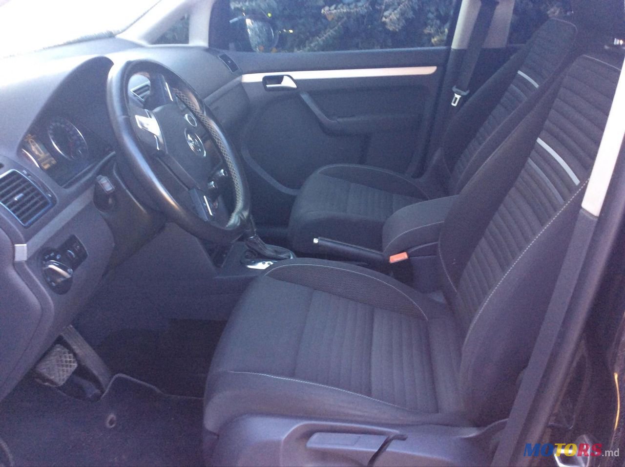 2014' Volkswagen Touran photo #4