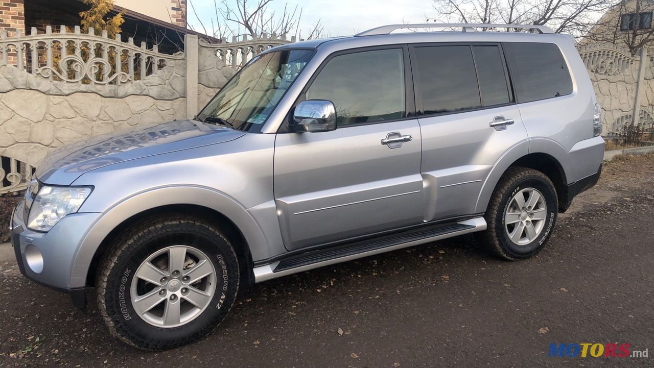 2008' Mitsubishi Pajero photo #3