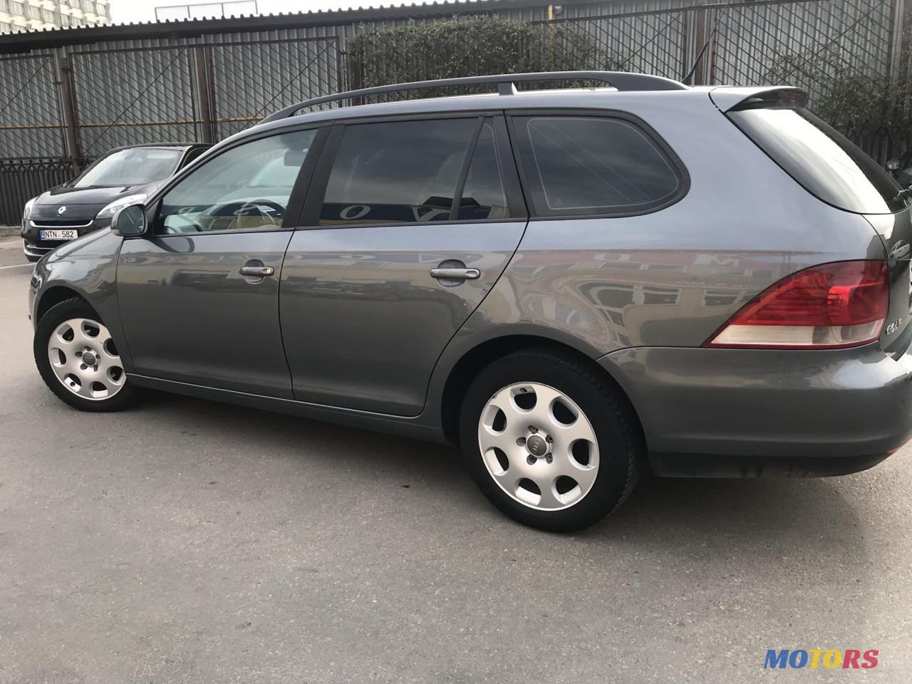 2008' Volkswagen Golf photo #3