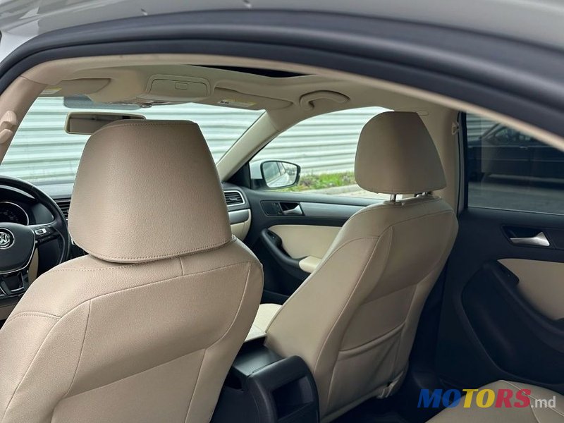 2016' Volkswagen Jetta photo #5