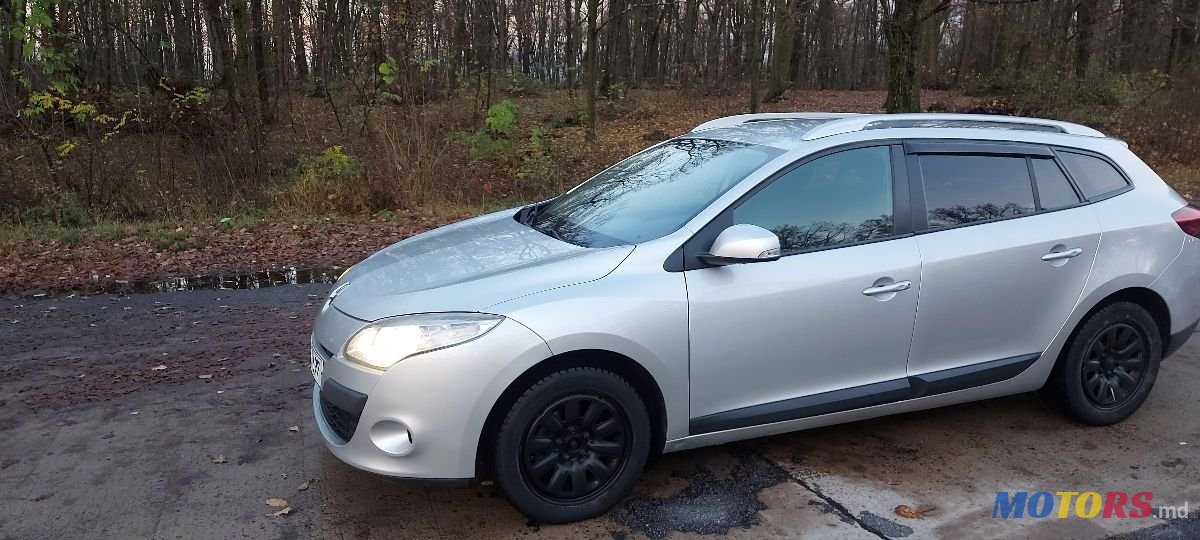2011' Renault Megane photo #3