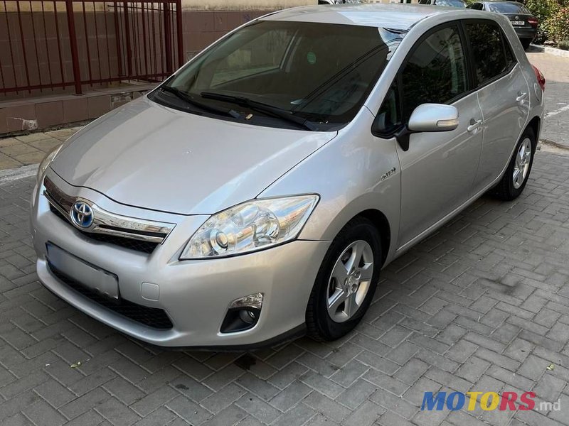 2011' Toyota Auris photo #2