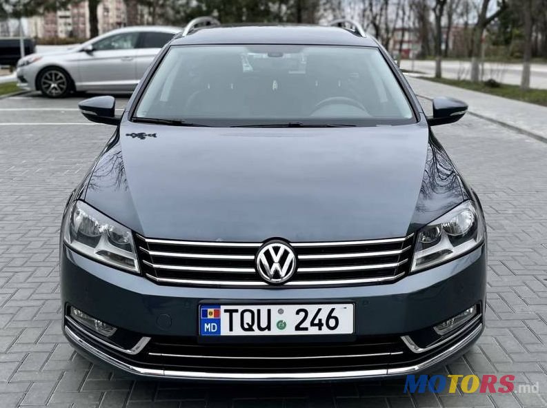 2011' Volkswagen Passat photo #3