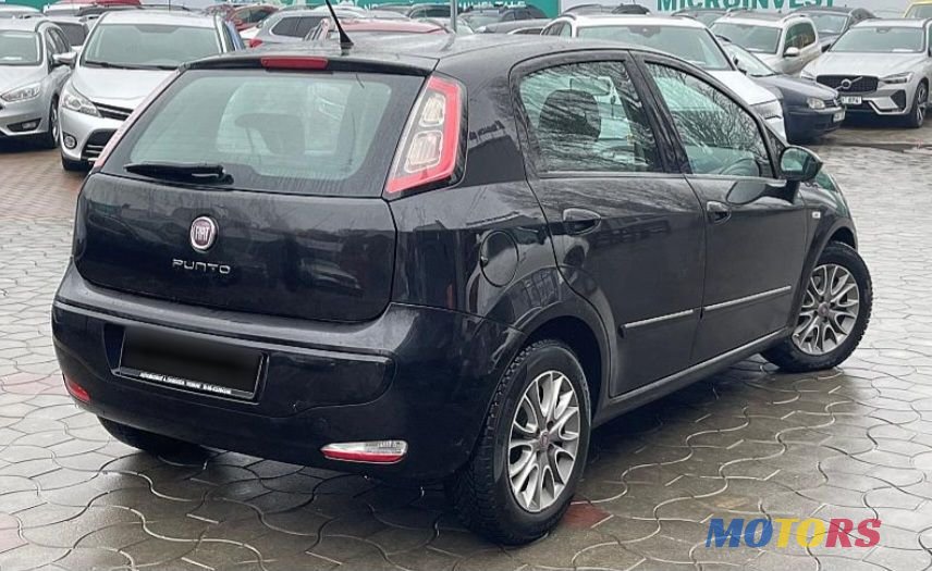 2012' Fiat Punto photo #5